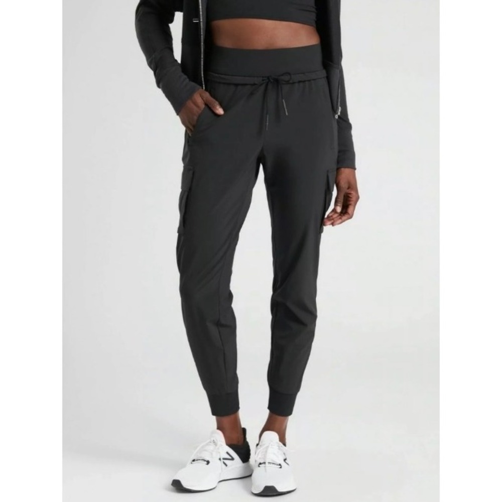 Athleta Sutton Cargo Jogger Pants Women 6 Black High Rise Hiking Outdoor Pul On